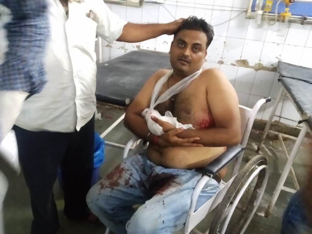 व्यापारी को गोली मारकर बदमाशों ने लाखों के जेवरात लूटे