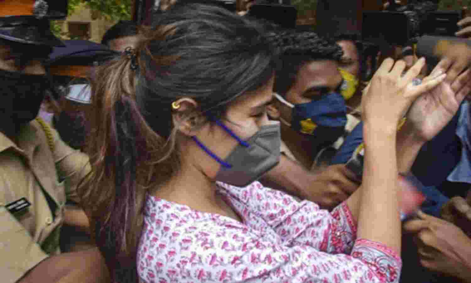 ड्रग्स केस में रिया चक्रवर्ती ने इन नामों का किया खुलासा, जानें