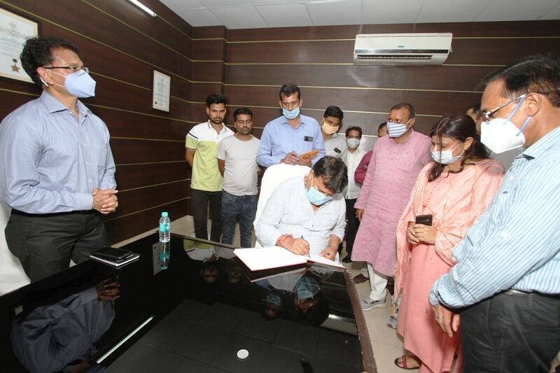 ऊर्जा मंत्री ने हेल्प डेस्क का शुभारंभ किया