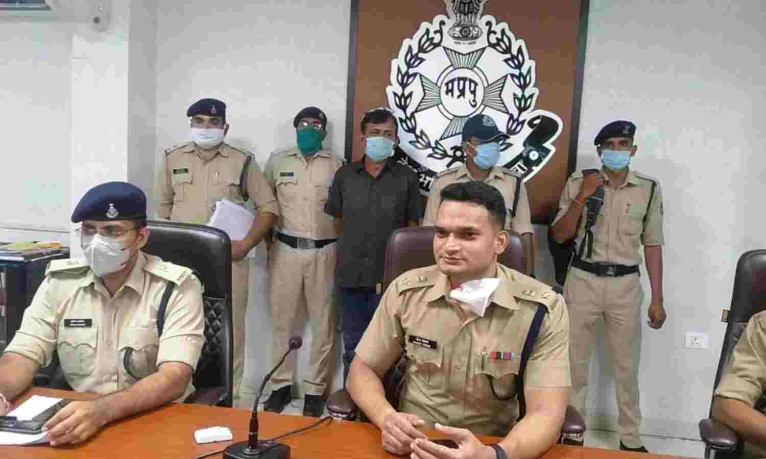 रतलाम में 80 लाख के मादक पदार्थ के साथ तस्कर गिरफ्तार रतलाम में 80 लाख के मादक पदार्थ के साथ तस्कर गिरफ्तार