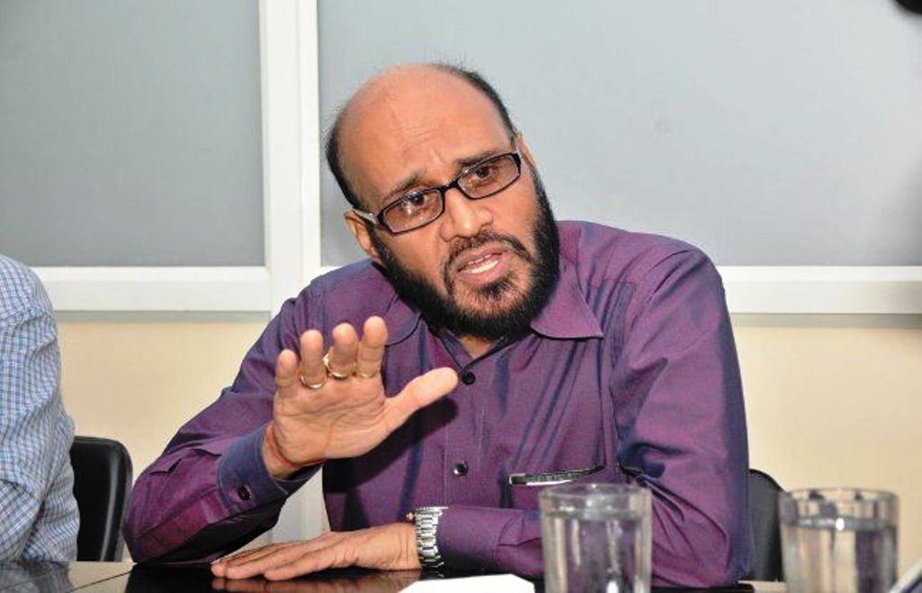 सिंधिया ने जमीनों के खेल की पूर्ति न होने के कारण गिरवाई कमलनाथ सरकार सिंधिया ने जमीनों के खेल की पूर्ति न होने के कारण गिरवाई कमलनाथ सरकार