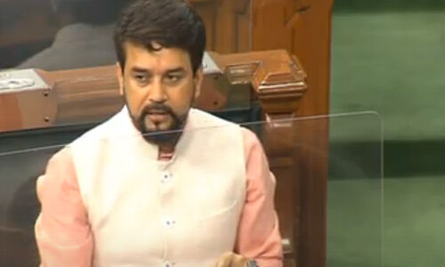 सदन में अनुराग ठाकुर की पीएम केयर्स फंड को लेकर नेहरू-गांधी पर टिप्पणी, विपक्ष ने किया हंगामा सदन में अनुराग ठाकुर की पीएम केयर्स फंड को लेकर नेहरू-गांधी पर टिप्पणी, विपक्ष ने किया हंगामा