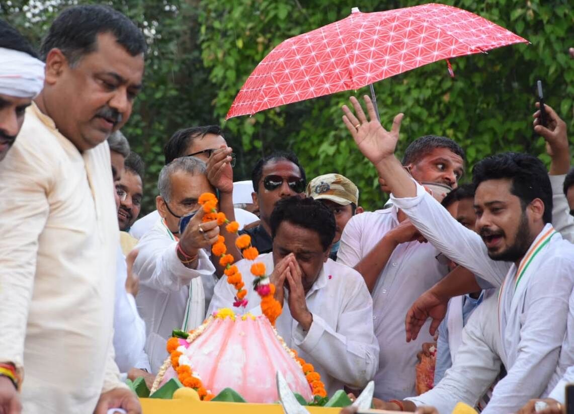 सिंधिया के बाद अब कमलनाथ हैं दिग्विजय के निशाने पर