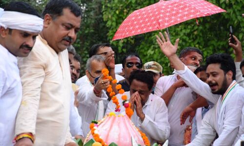 कमलनाथ ने रानी लक्ष्मीबाई को नमन कर चुनावी बिगुल फूंका, रोड शो कर दिखाई ताकत