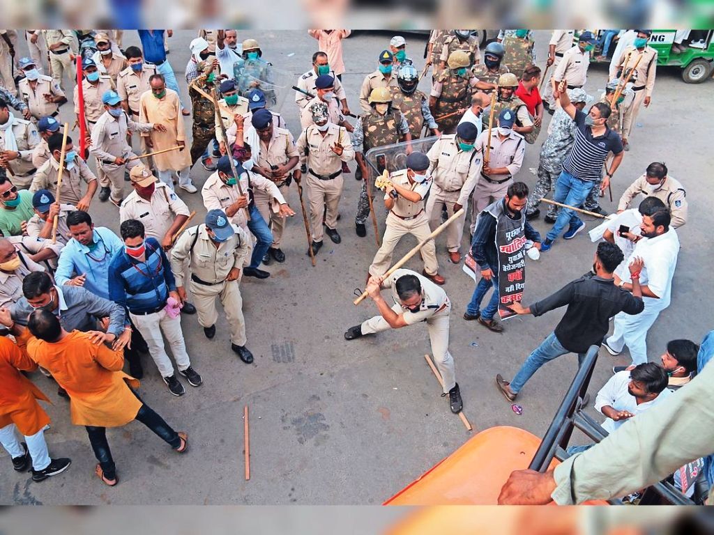 कमलनाथ का विरोध कर रहे भाजयुमो पर पुलिस ने भांजी लाठियां