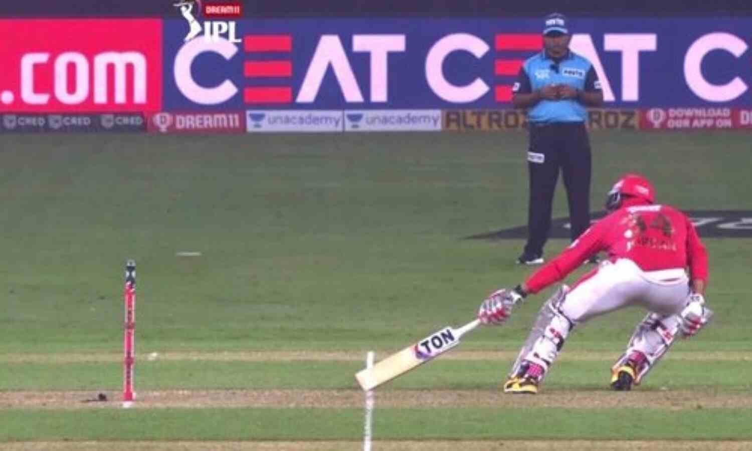 आईपीएल 2020 : अंपायर की गलती पर वीरेंद्र सहवाग ने कहा - इन्हें ही दे दो मैन ऑफ द मैच अवॉर्ड