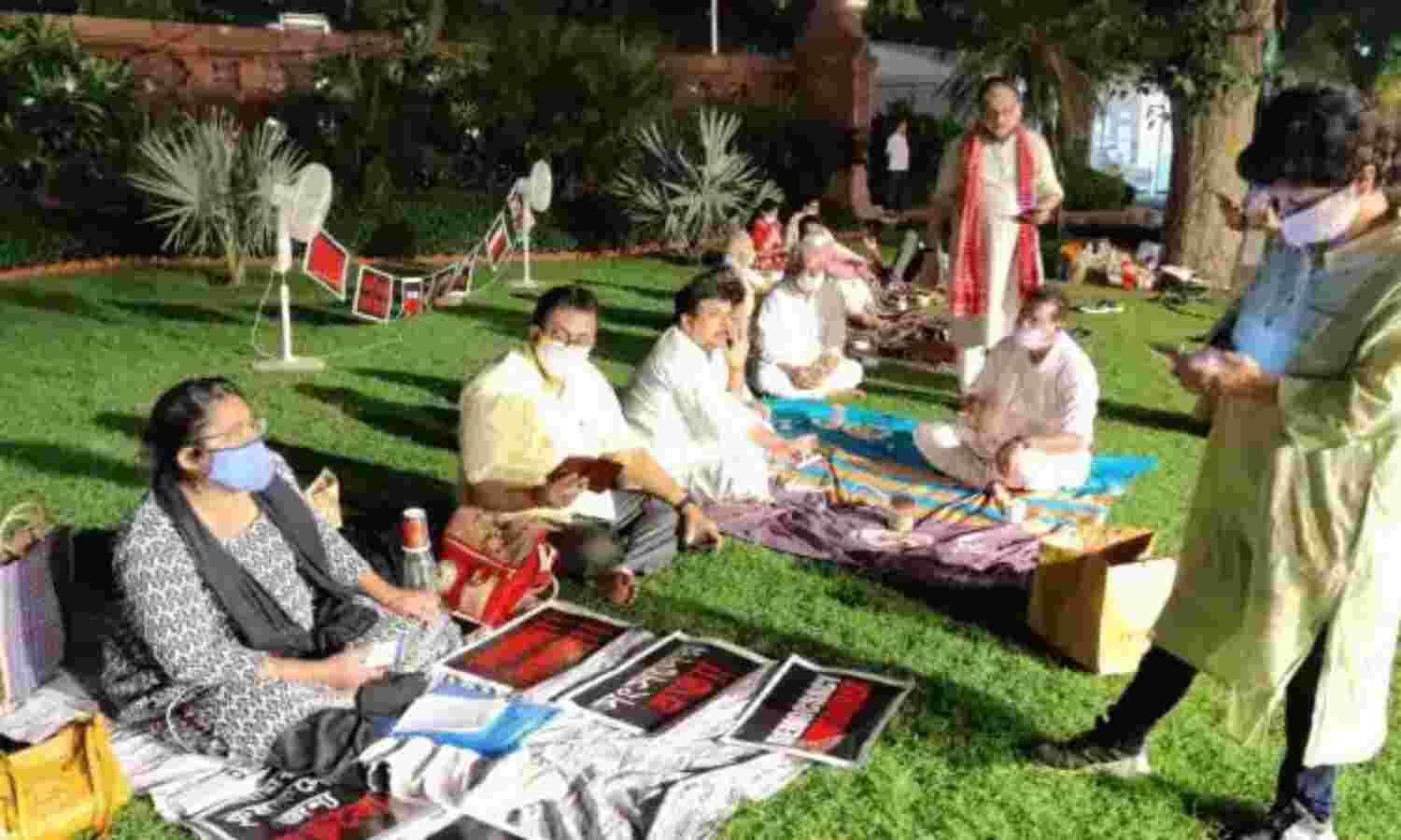 राज्यसभा के निलंबित सांसदों पर सरकार का ऑफर, माफी मांग लें तो....