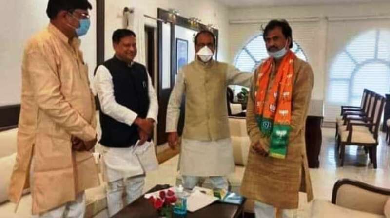 रालोसपा प्रदेशाध्यक्ष भाजपा में हुए शामिल, मुख्यमंत्री के समक्ष ली सदस्यता रालोसपा प्रदेशाध्यक्ष भाजपा में हुए शामिल, मुख्यमंत्री के समक्ष ली सदस्यता