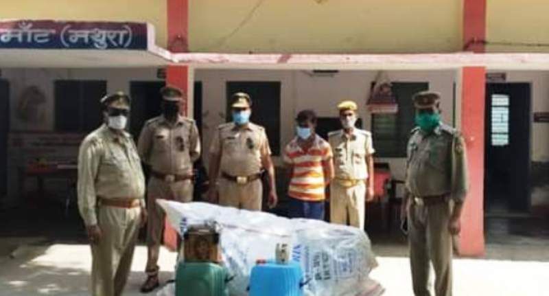मथुरा : पुलिस ने अवैध शराब की बनाने की फैक्ट्री पर छापा मारा, एक आरोपी गिरफ्तार