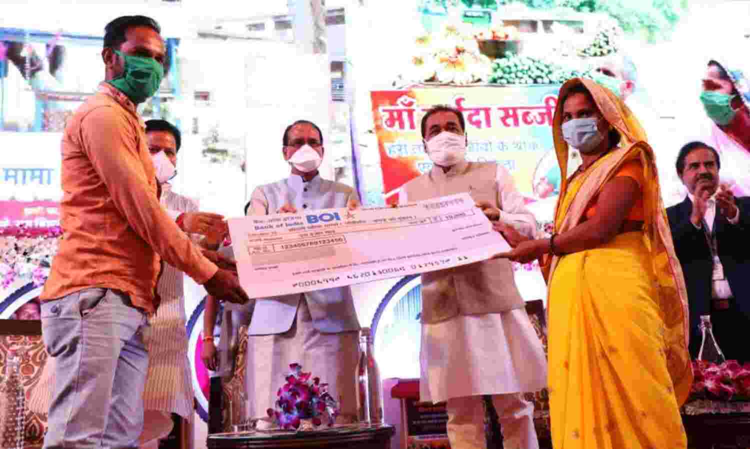 मुख्यमंत्री ने स्ट्रीट वेंडर्स को दी सौगात, मिलेगा ब्याज मुक्त कर्ज और परिचय पत्र