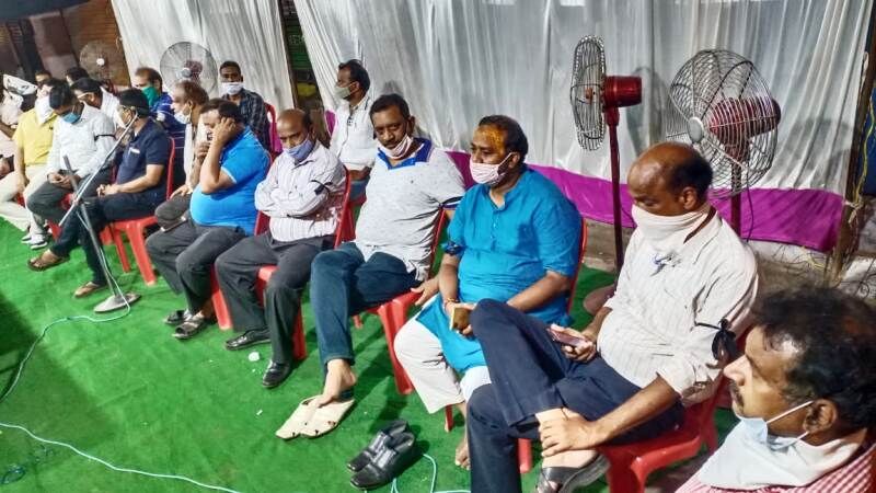 लोहा व्यापारियों ने काली पट्टी लगाकर किया विरोध