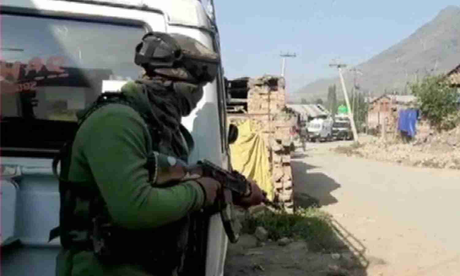 कश्मीर : एलओसी पर पाकिस्तान ने की फायरिंग, जवान शहीद