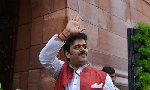 संसद में ड्रग्स वाले बयान पर घमासान के बीच रवि किशन को मिली Y+ सुरक्षा संसद में ड्रग्स वाले बयान पर घमासान के बीच रवि किशन को मिली Y+ सुरक्षा