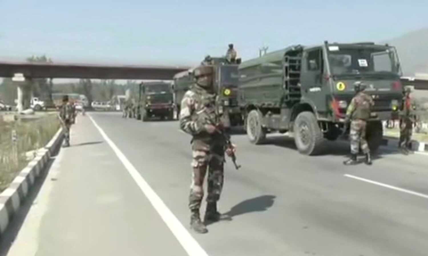 J&K : पंपोर में सीआरपीएफ टुकड़ी पर आतंकी हमला, दो जवान शहीद और तीन घायल