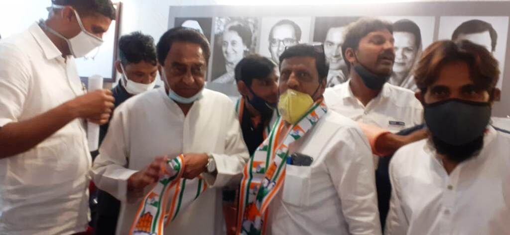 आम आदमी पार्टी के कार्यकर्ताओं ने ली कांग्रेस की सदस्यता