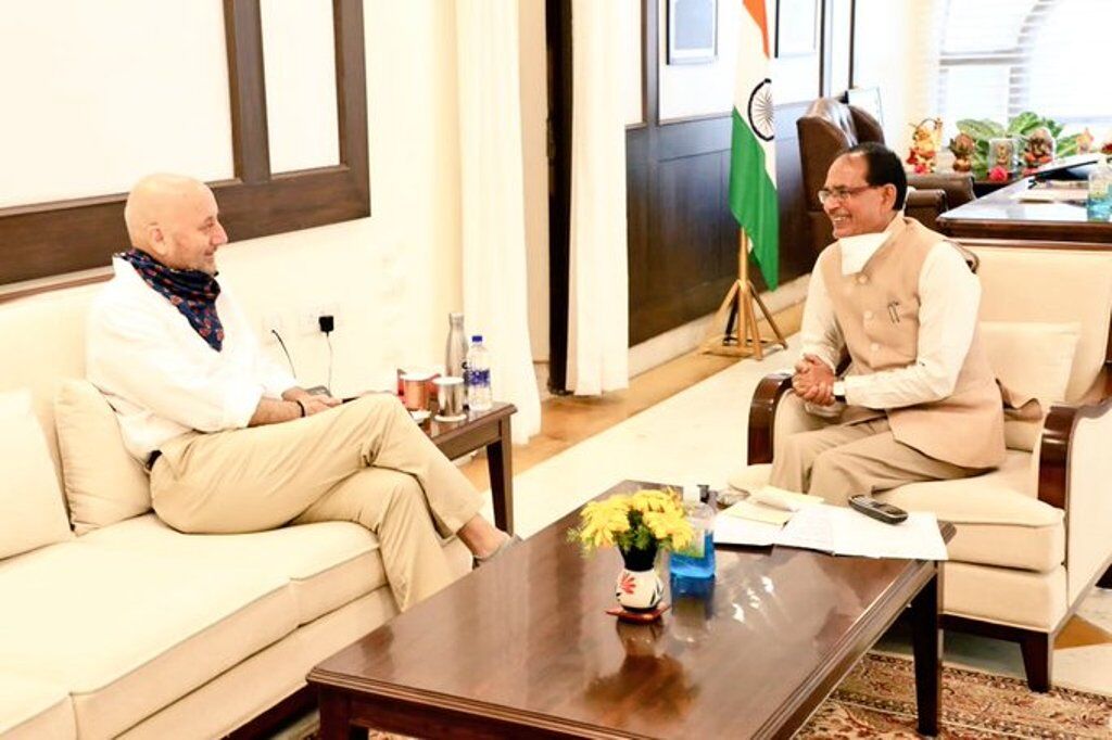 मुख्यमंत्री शिवराज सिंह ने फिल्म अभिनेता अनुपम खेर से की मुलाकात