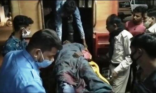 पिकअप वाहन में ट्रक ने मारी टक्कर , 6 की मौत, 20 घायल