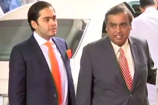 अनंत अंबानी ने देवस्थानम बोर्ड के फंड में पांच करोड़ का दिया दान