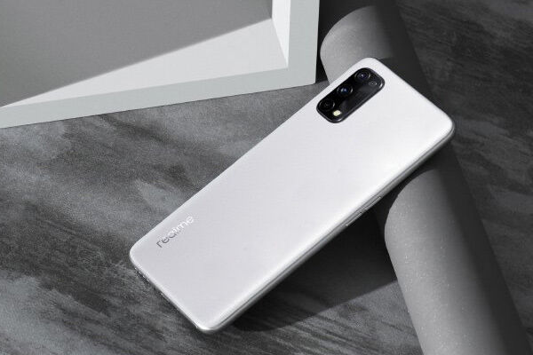 रियलमी के इस स्मार्टफोन का लॉन्च से पहले सामने आया प्रीमियम लुक रियलमी के इस स्मार्टफोन का लॉन्च से पहले सामने आया प्रीमियम लुक