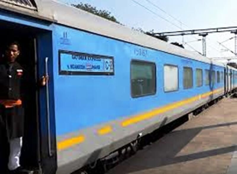 जल्द शुरू होगा ताज और गतिमान एक्सप्रेस का संचालन जल्द शुरू होगा ताज और गतिमान एक्सप्रेस का संचालन