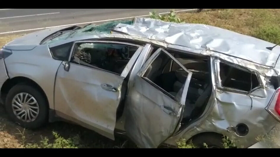 कार पलटी, तीन महिलाओं की मौत कार पलटी, तीन महिलाओं की मौत