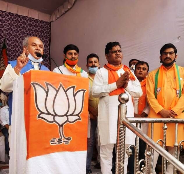 कांग्रेस ने अपना घोषणा पत्र पूरा ना कर जनता से वादाखिलाफी की : केंद्रीय मंत्री तोमर कांग्रेस ने अपना घोषणा पत्र पूरा ना कर जनता से वादाखिलाफी की : केंद्रीय मंत्री तोमर