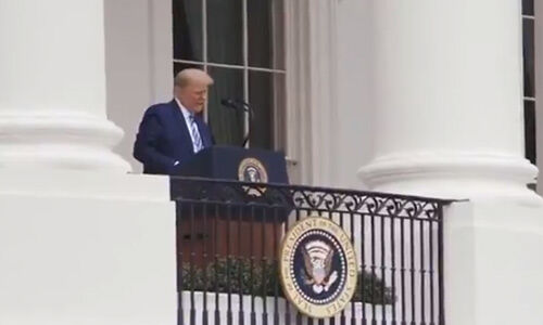 कोरोना से संक्रमित होने के बाद पहली बार ट्रंप ने व्हाइट हाउस में आयोजित एक कार्यक्रम में नज़र आये