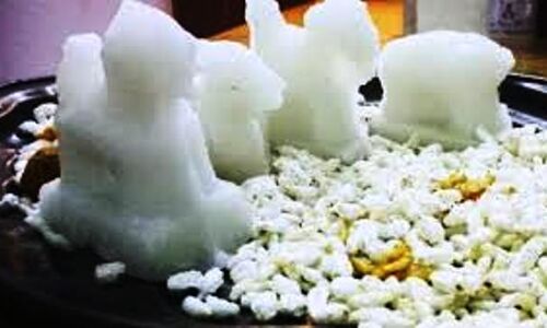 कोरोना के डर से नहीं आ रहे मीठे खिलौनों के आर्डर