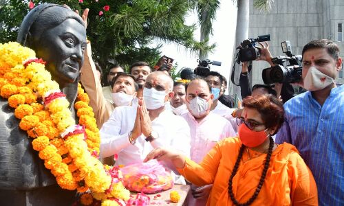 सांसद साध्वी प्रज्ञा की तबियत बिगड़ी, कार्यक्रम छोड़ वापस लौटीं