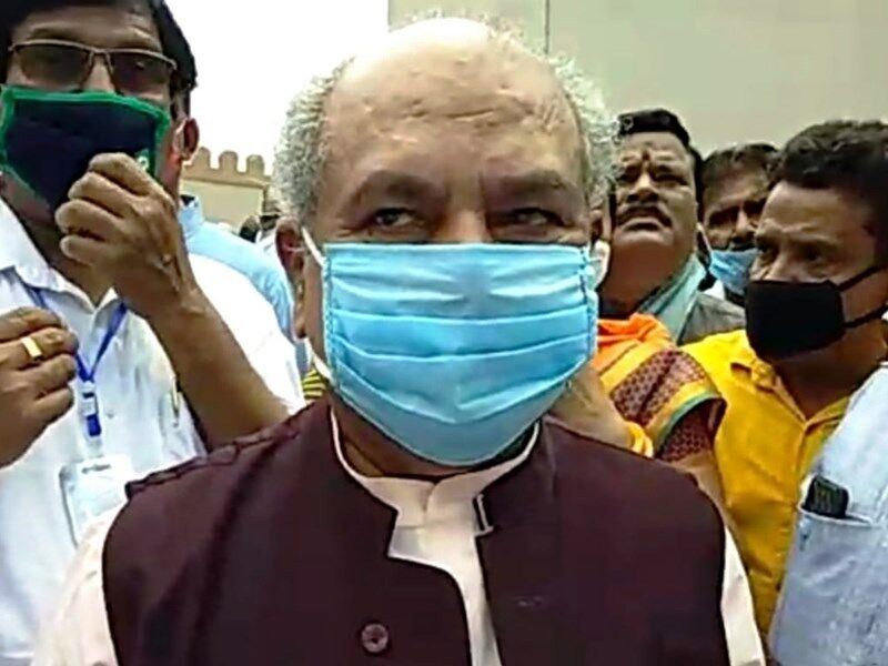 नारों से चुनाव नहीं जीते जाते ऐसा होता तो कांग्रेस खत्म नहीं होती : केंद्रीय मंत्री नारों से चुनाव नहीं जीते जाते ऐसा होता तो कांग्रेस खत्म नहीं होती : केंद्रीय मंत्री