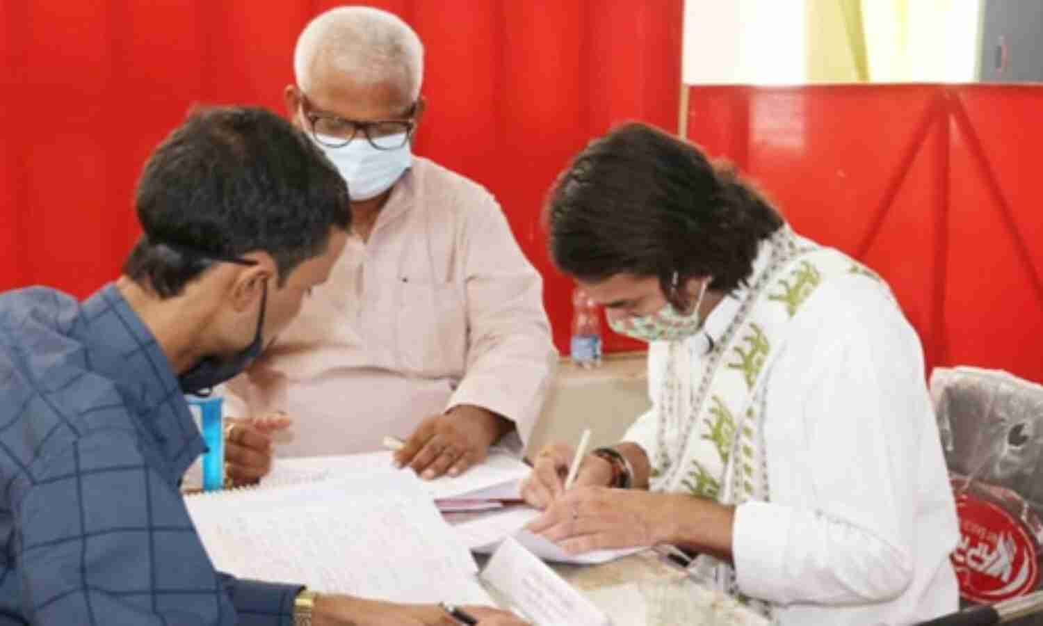 हसनगंज से तेज प्रताप यादव ने भरा पर्चा, तेजस्‍वी को बताया अर्जुन