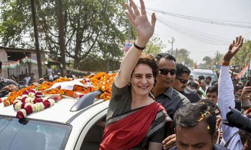 हताश कांग्रेस को अब प्रियंका से ही चमत्कार की उम्मीद?