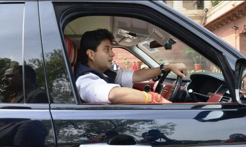 सिंधिया परिवार की संपत्ति किसी से नहीं छीपी, जो नए राजा बने वह जवाब दें : सिंधिया