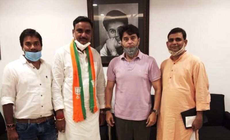 उपचुनाव से पहले कांग्रेस को बड़ा झटका, तीन वरिष्ठ नेता भाजपा में शामिल उपचुनाव से पहले कांग्रेस को बड़ा झटका, तीन वरिष्ठ नेता भाजपा में शामिल