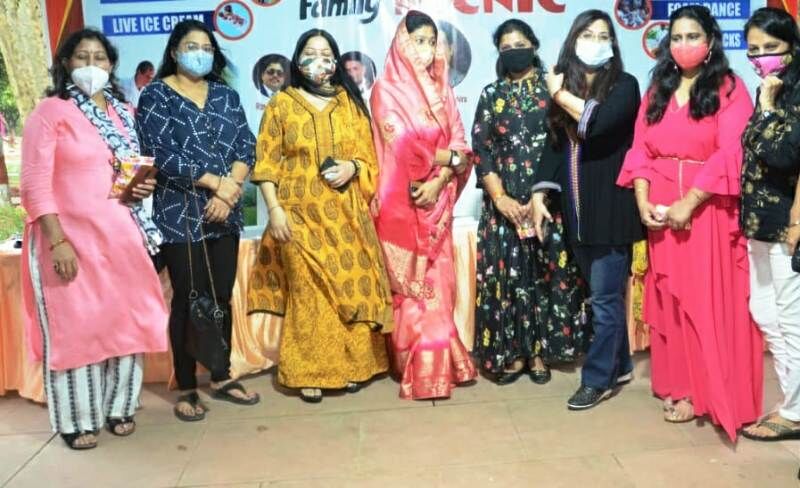 कविता और गानों के माध्यम से अपने विचार रखे