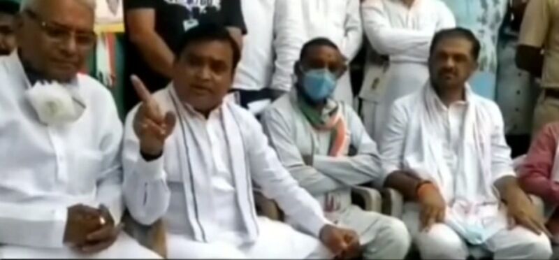 पूर्व मंत्री लाखन सिंह ने नरोत्तम मिश्रा के सामने सीएम को बताया बौना