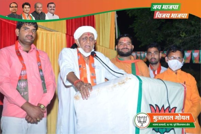 मुन्ना के पास दो वर्ष में कम हुए पन्द्रह हजार रूपए मुन्ना के पास दो वर्ष में कम हुए पन्द्रह हजार रूपए