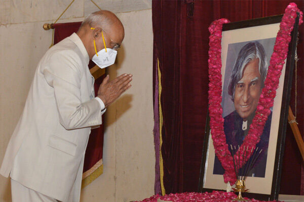 राष्ट्रपति-उपराष्ट्रपति ने डॉ एपीजे अब्दुल कलाम को 89वीं जयंती पर किया नमन