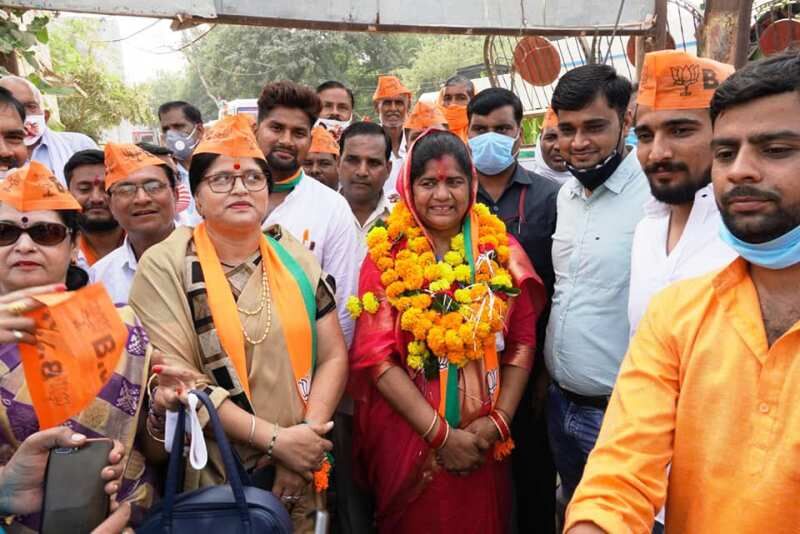 मंत्री इमरती देवी ने भरा नामांकन, कमलनाथ पर लगाया आरोप, सुरेश राजे पर कसा तंज