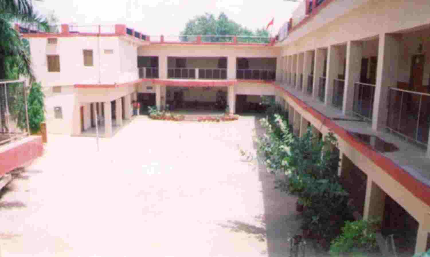 विद्यालय संचालक को महिला लेखाधिकारी ने लगाई 44 लाख की चपत