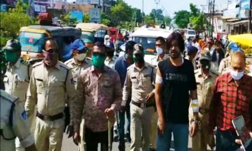 ऑटो चालक के साथ मारपीट करने वाला मुख्य आरोपी गिरफ्तार, पुलिस ने  निकाला जुलुस