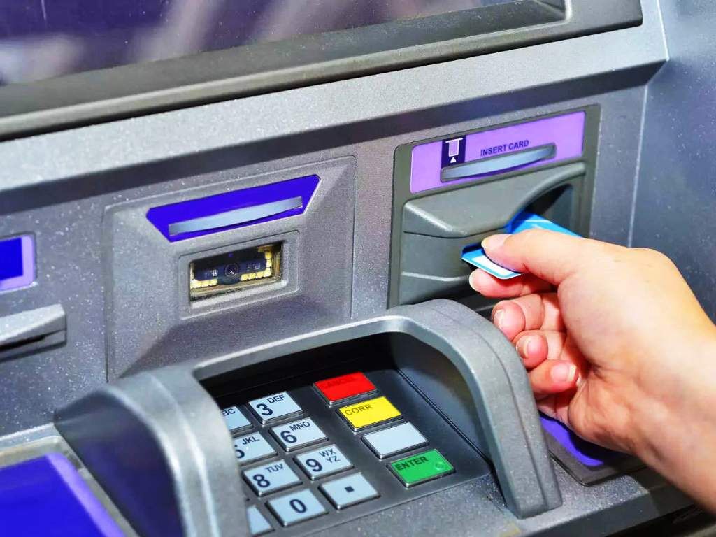 एटीएम कार्ड से क्लोनिंग करने वाला गिरोह दबोचा