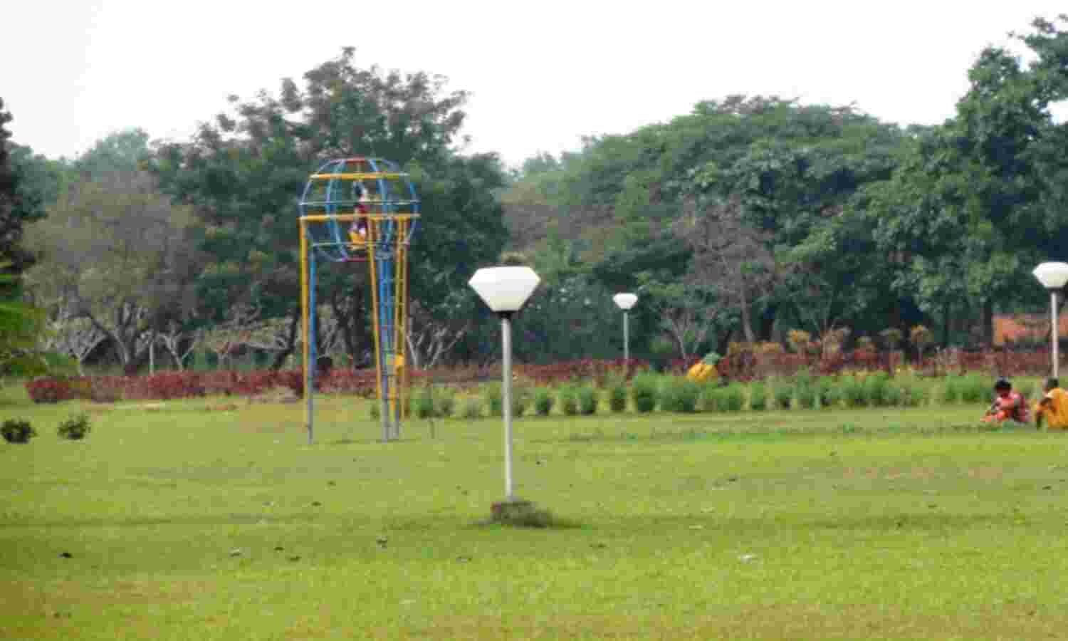 वीरान पड़े उद्यानों को सैलानियों का इंतजार, आज जारी होंगे आदेश