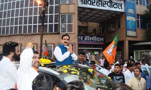 कमलनाथ ने नेताओं को बैठा दिया है घर, खुद पर हावी हो गई है उम्र: डॉ मिश्रा