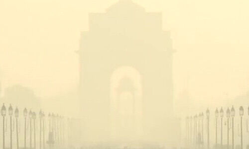 दिल्ली-एनसीआर : आज फिर धुंध की चादर में लिपटी दिखी राजधानी