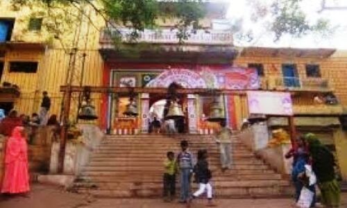 एक दिन पहले कहा था कि नहीं लगेंगी प्रसाद की दुकानें, बिना मास्क के नहीं मिलेगा प्रवेश