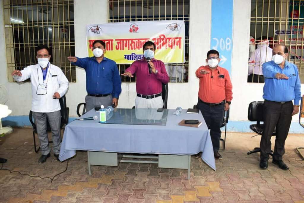 कोरोना से बचाव के लिए मतदान केंद्रों पर रखे जाएंगे सेनेटाइजर, साबुन, व मास्क कोरोना से बचाव के लिए मतदान केंद्रों पर रखे जाएंगे सेनेटाइजर, साबुन, व मास्क