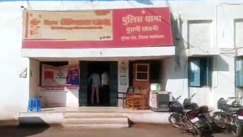 हमलावरों ने दो युवकों को पत्थर से कुचला, पुलिस ने शुरू की जांच