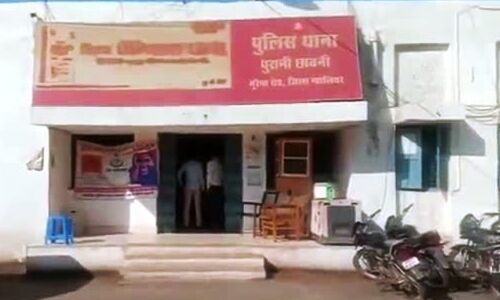 हमलावरों ने दो युवकों को पत्थर से कुचला, पुलिस ने शुरू की जांच