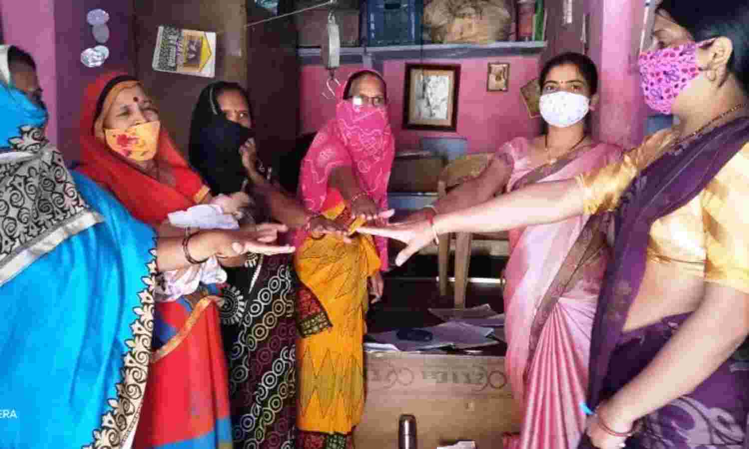 मतदान करने के लिए शपथ दिलाई